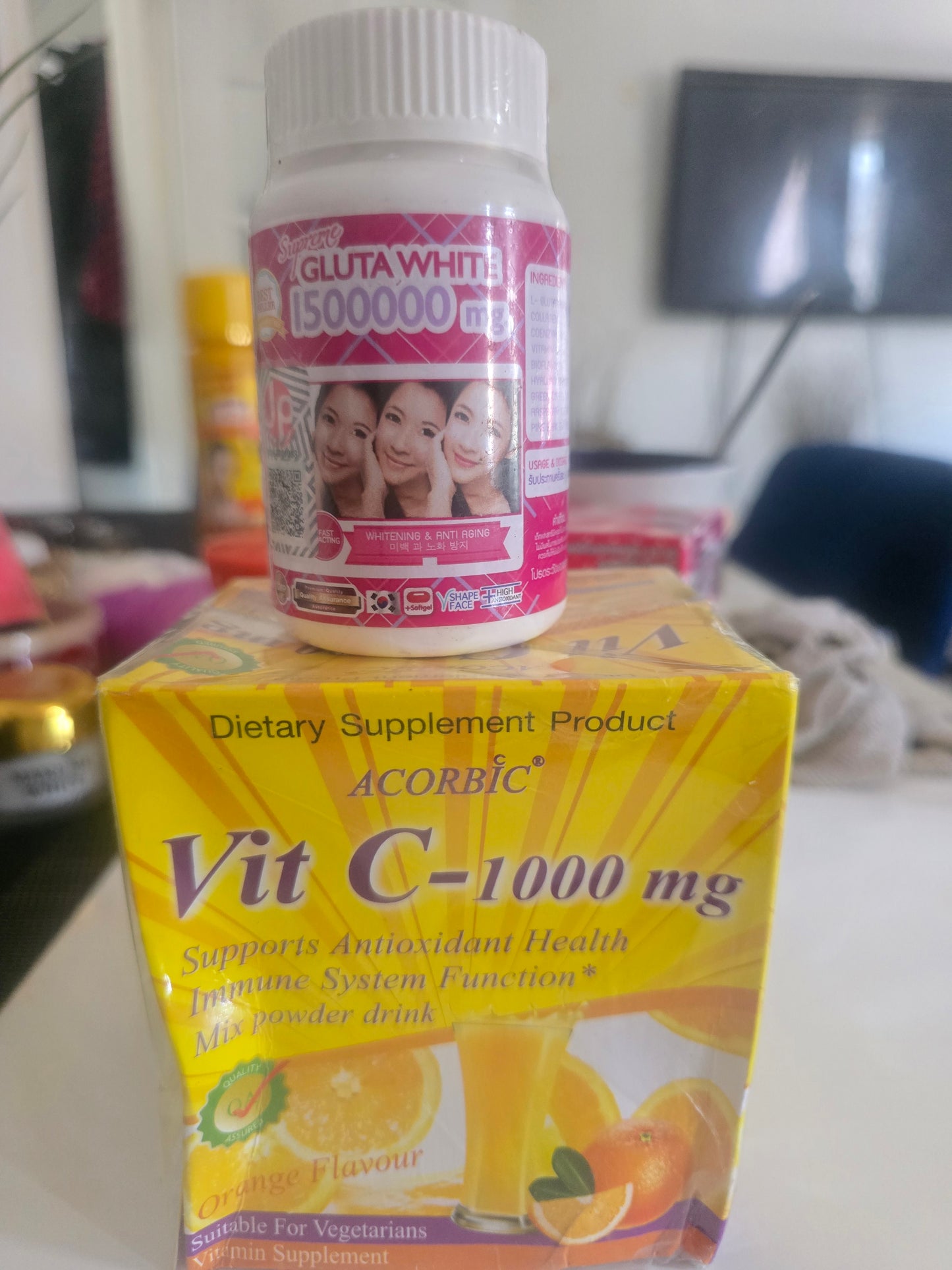 Gluta White 150,000mg is an oral softgel supplement—often marketed as Supreme Gluta White—containing high doses of L-glutathione, collagen, and vit C- 1000mg as a skin-brightening, anti-aging, supplement